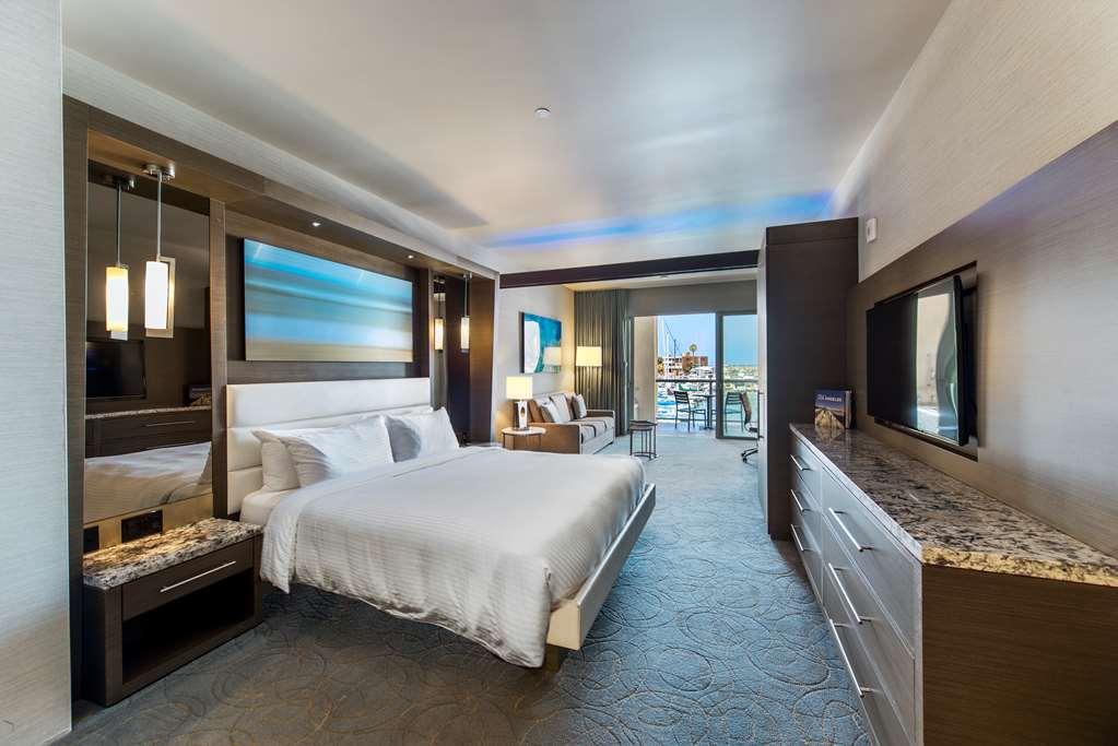 Shade Hotel
