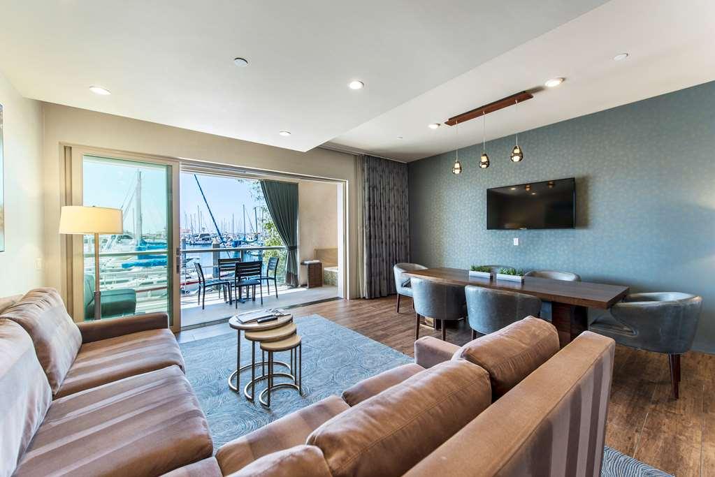 Shade Redondo Hotel 4*